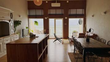 Exklusiv lÀgenhet - bastu | Vardagsrum | Platt-tv, Netflix och streamingtjÀnster