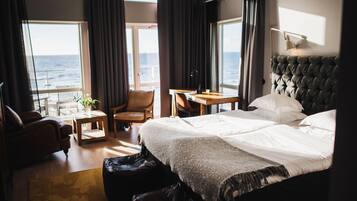 Deluxe Double Room (Sea View) | Minibar, in-room safe, blackout drapes, iron/ironing board