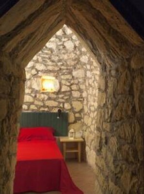 2 عدّة غرف نوم وواي فاي مجانًا وملاءات أسرّة