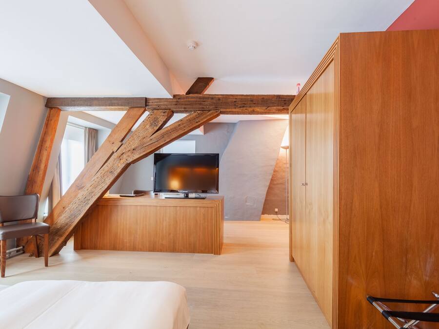 Signature Double Room | In-room safe, desk, laptop workspace, soundproofing