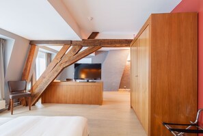 Habitación doble Prestigio | Caja de seguridad en la habitación y escritorio 