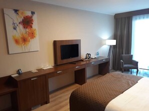 In-room safe, free WiFi