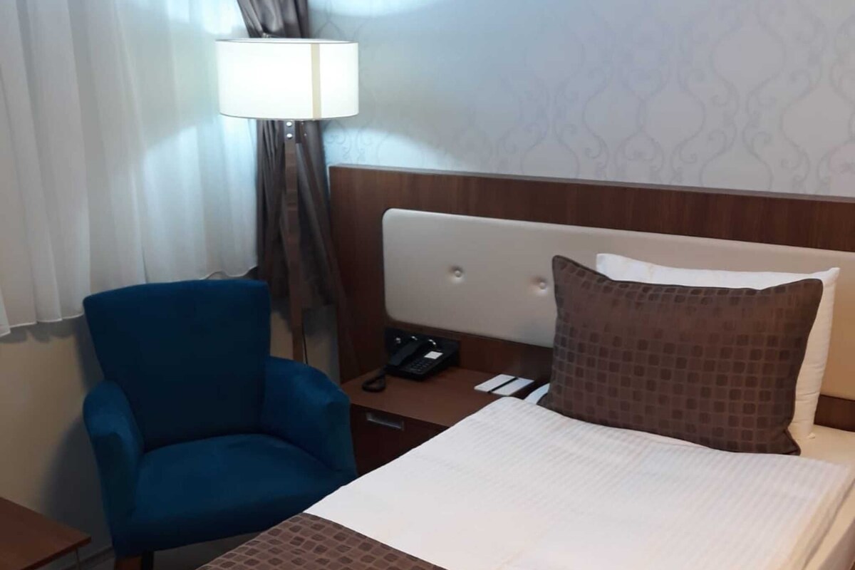 Economy Room