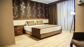 In-room safe, free WiFi