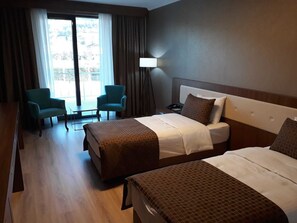 标准房 | 客房内保险箱、免费 WiFi