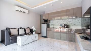 Studio Room | Woonruimte | Een flatscreentelevisie