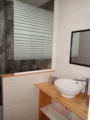 Shower, towels