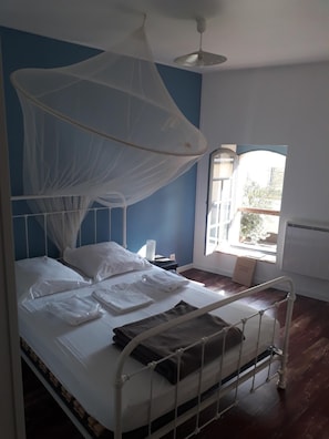 Soundproofing, cots/infant beds, bed sheets