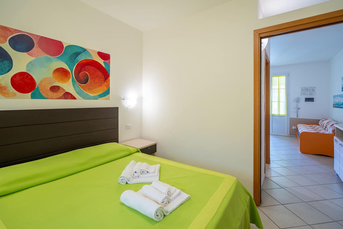 In-room safe, free WiFi, bed sheets