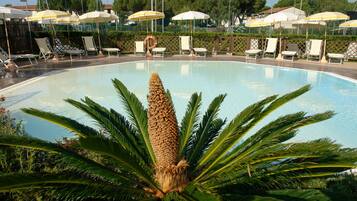 2 Außenpools, Liegestühle