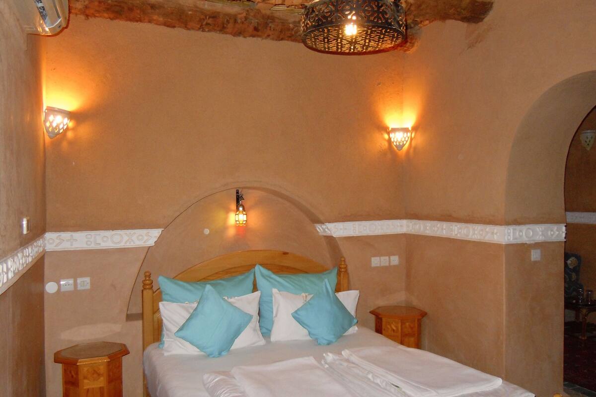 Deluxe Double Room, 1 Double Bed | Desk, soundproofing, iron/ironing board, free WiFi