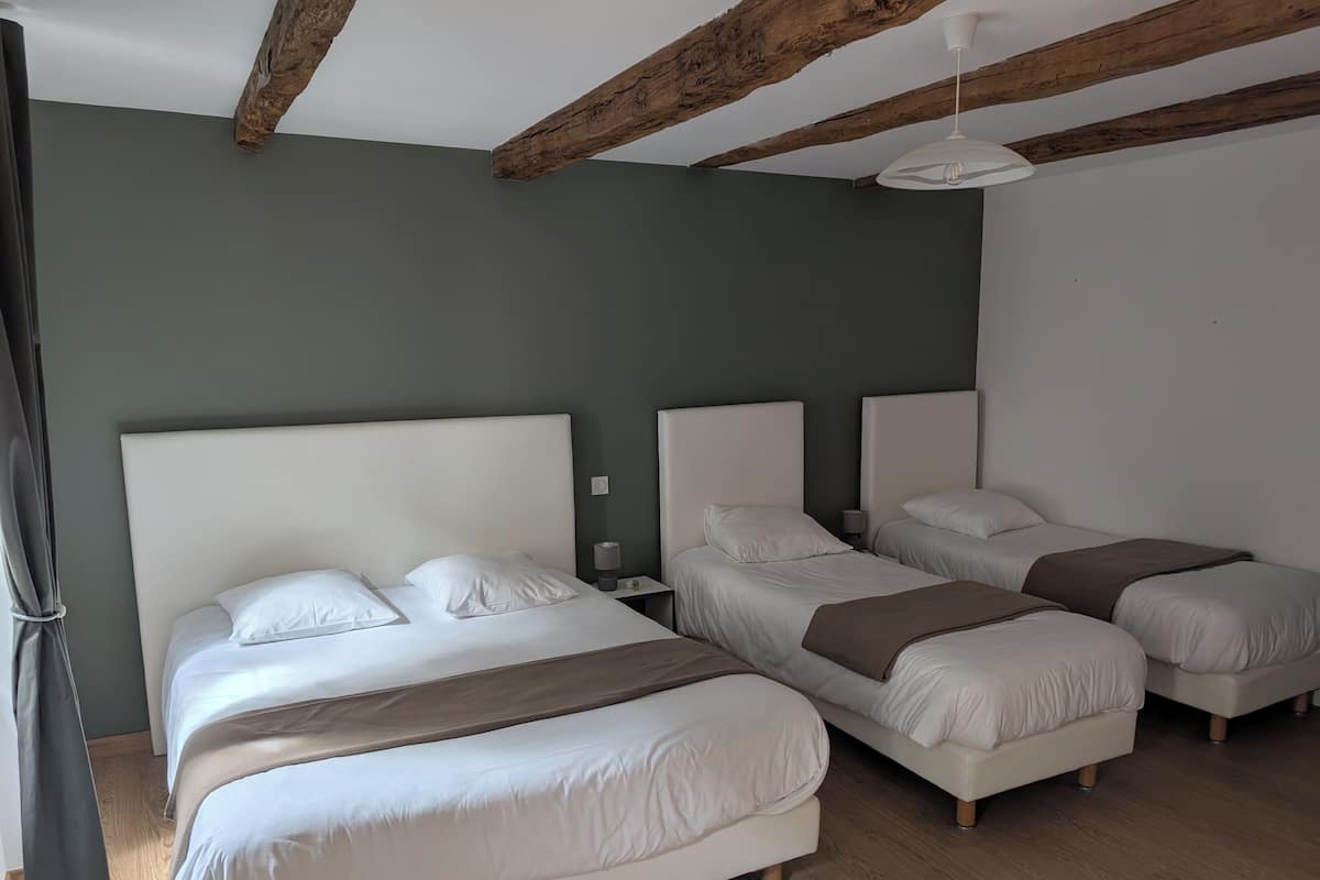 Habitación cuádruple familiar | 1 habitación, ropa de cama de alta calidad y camas con efecto memoria