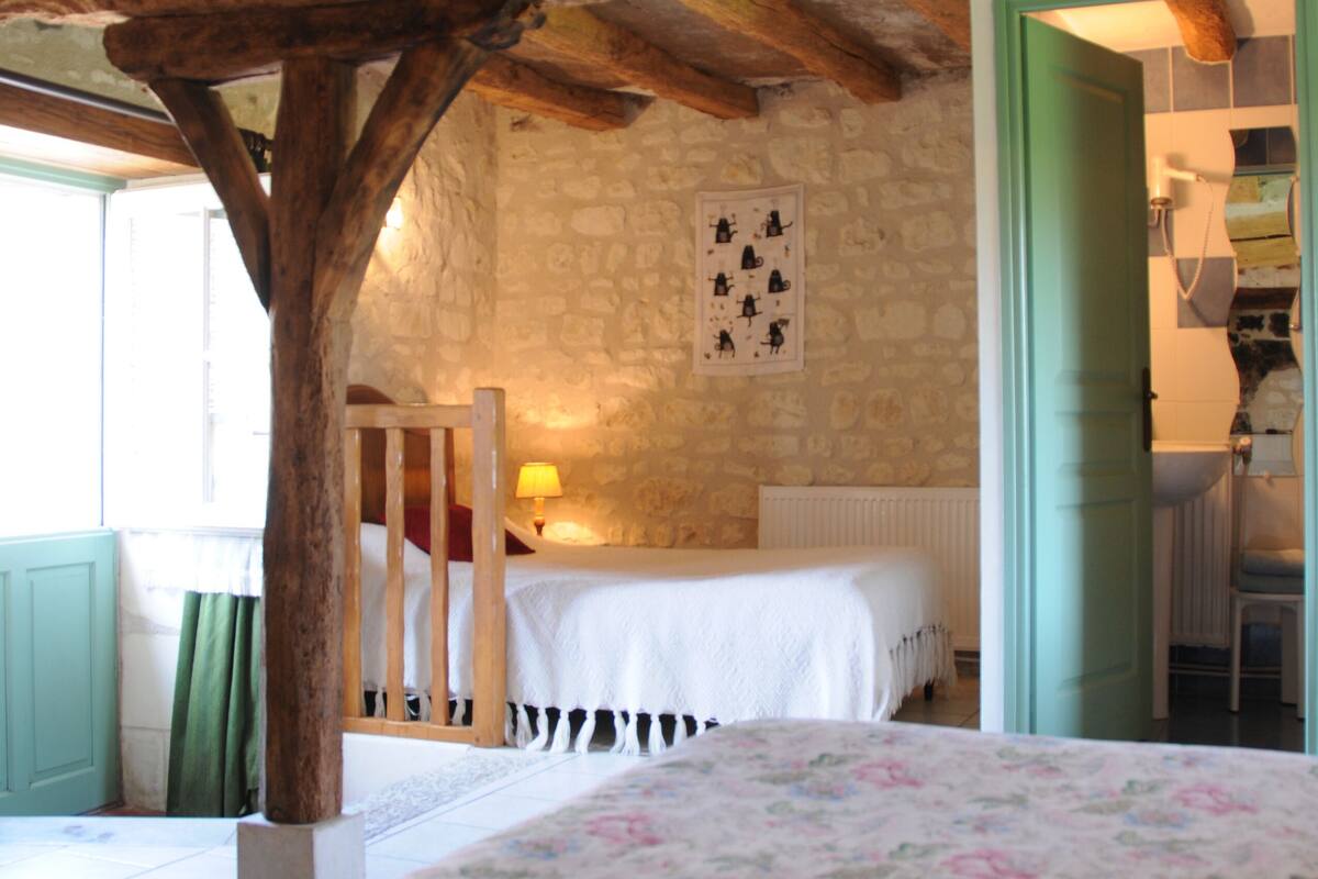 Chambre Triple Familiale (Four A Pain)