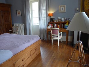 1 bedroom, individually decorated, individually furnished, desk - B&B Au Pain Quotidien (Barizey)