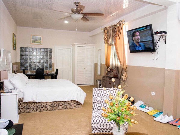 Egyptian cotton sheets, premium bedding, down duvets, in-room safe