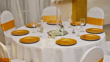 Tägliches inbegriffenes kontinentales Frühstück