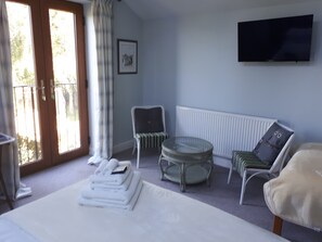 Family Room, Garden View | Living area | LCD TV - Field View B&B (Goole)