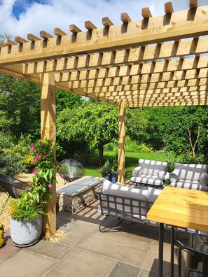 Family Room, Garden View | Terrace/patio - Field View B&B (Goole)