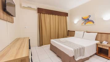 Tallelokero huoneessa, pimennysverhot, ilmainen Wi-Fi, vuodevaatteet