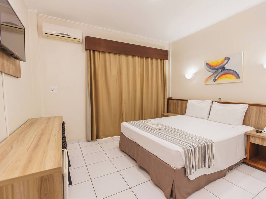 Safe på rommet, blendingsgardiner, wi-fi (inkludert) og sengetøy