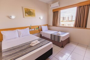 Caja de seguridad en la habitación, cortinas blackout y wifi gratis 