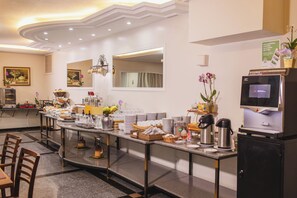 A breakfast buffet setup with various food items, a coffee station, and a refrigerator. - Hotel Nacional Inn Araçatuba (Aracatuba)