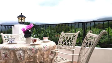 Loft família, vista para a montanha, no mezanino | Frigobar, escrivaninha, cortinas blackout, quartos à prova de som