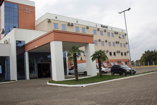 Mặt tiền nơi lưu trú