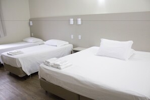 Phòng 4 | Két bảo mật tại phòng, bàn, phòng cách âm, bàn ủi/dụng cụ ủi quần áo 