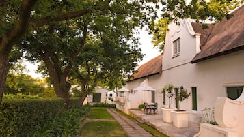Comfort Cottage, 2 Bedrooms, Garden View