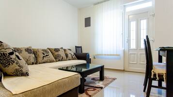 Apartment, 2 Bedrooms | Living room | Flat-screen TV