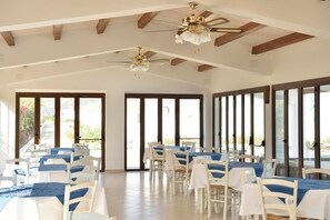Bao gồm bữa sáng buffet hàng ngày