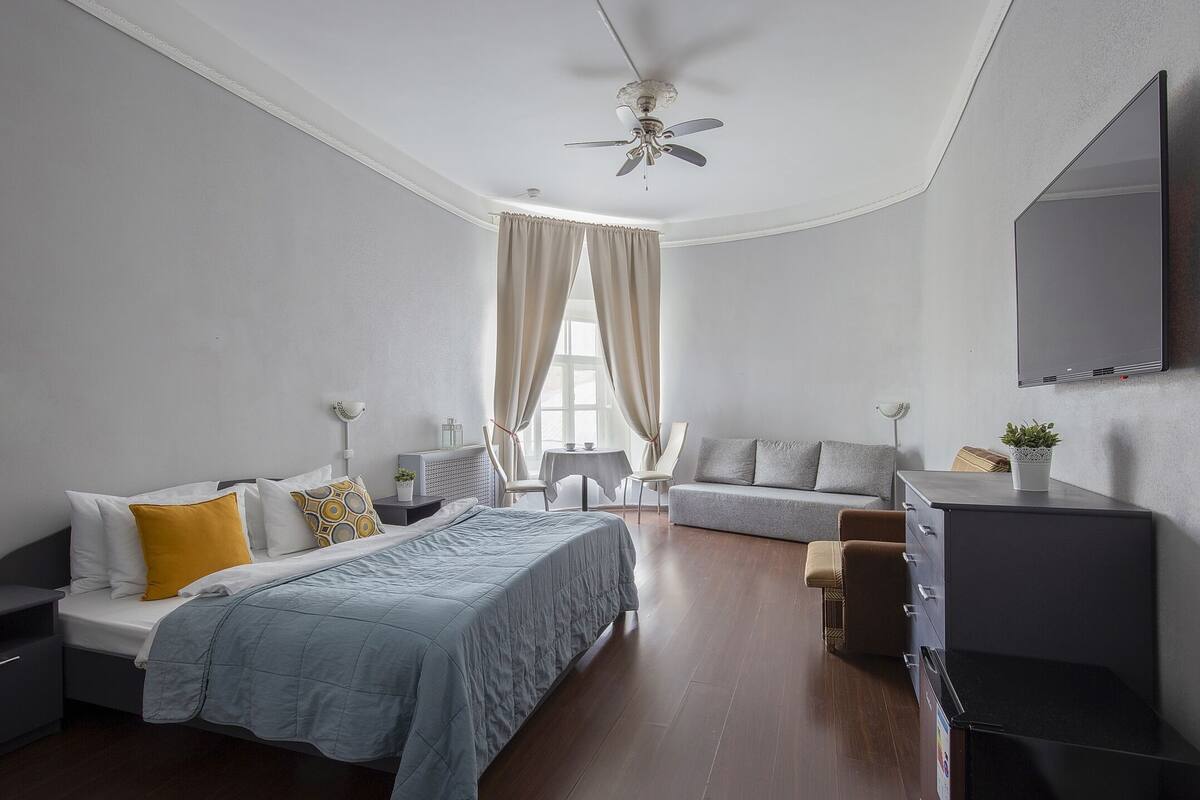 Habitación familiar | Ropa de cama hipoalergénica, caja fuerte, escritorio y cortinas opacas