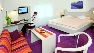 Allergikerbettwaren, Minibar, Schreibtisch, schallisolierte Zimmer