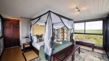 1 bedroom, premium bedding, free minibar, in-room safe
