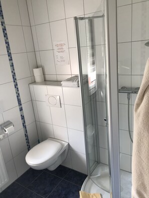 Room, 2 Bedrooms (Ferienwohnung 2) | Bathroom | Shower, hair dryer, towels - Gästehaus Durst (Rust)