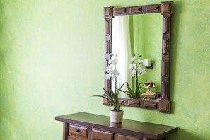 Bañera, bañera profunda y artículos de higiene personal gratuitos