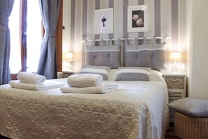 Double Room, Shared Bathroom - Locanda Giovanni Light (Florence)