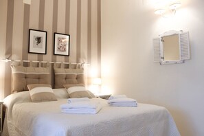 Double Room, Private Bathroom | In-room safe, desk, rollaway beds, free WiFi - Locanda Giovanni Light (Florence)