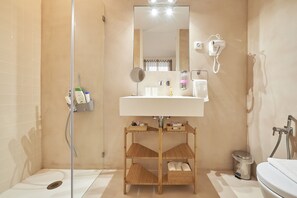Studio | Cuisine privée | Réfrigérateur, four à micro-ondes, un four, surface de cuisson