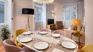 Deluxe Apartment, 2 Bedrooms | In-room dining