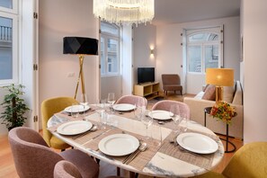 Deluxe Apartment, 2 Bedrooms | In-room dining