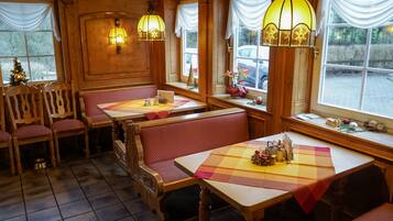Breakfast, lunch, dinner served; local cuisine