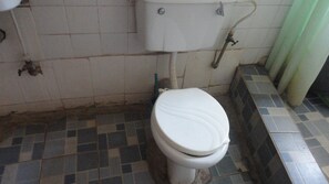 Habitación doble Deluxe (B) | Baño | Regadera y toallas