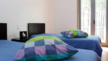 Chambre avec lits jumeaux, salle de bains privée | Équipements de la chambre