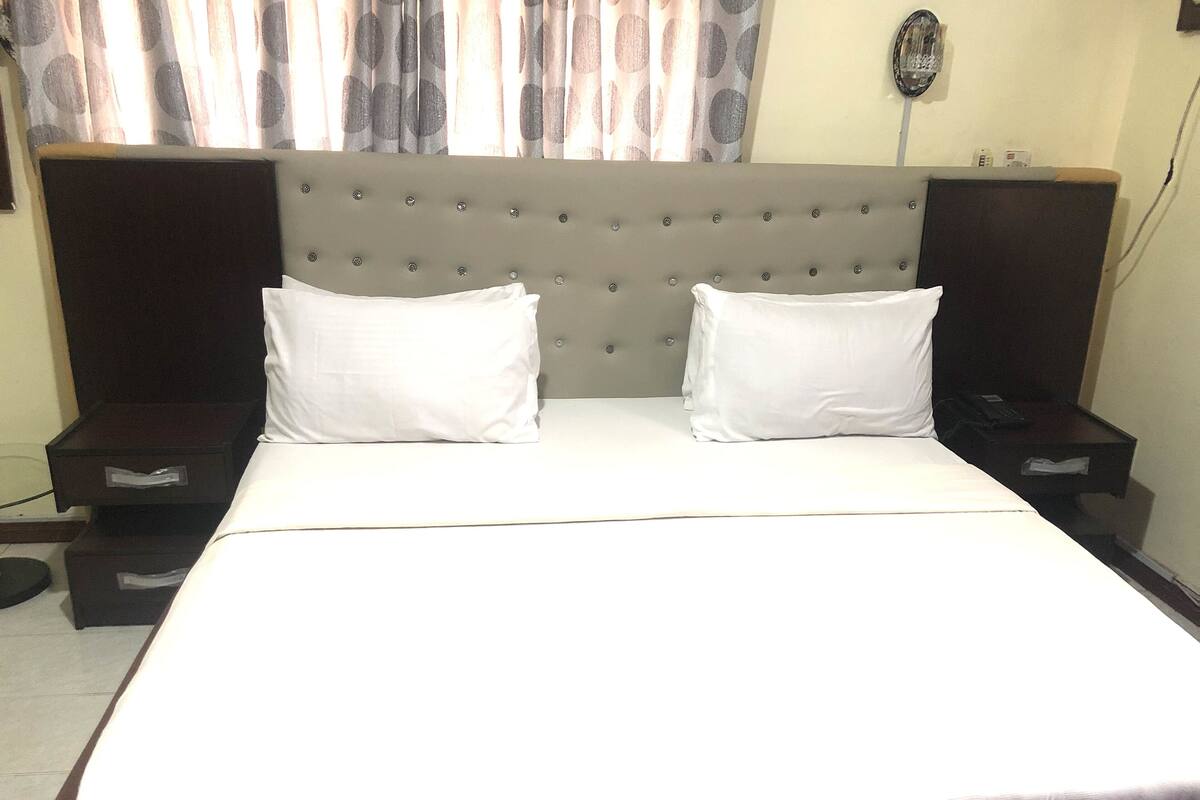 Deluxe tweepersoonskamer, 1 tweepersoonsbed, niet-roken | Een bureau, een laptopwerkplek, gratis wifi, beddengoed