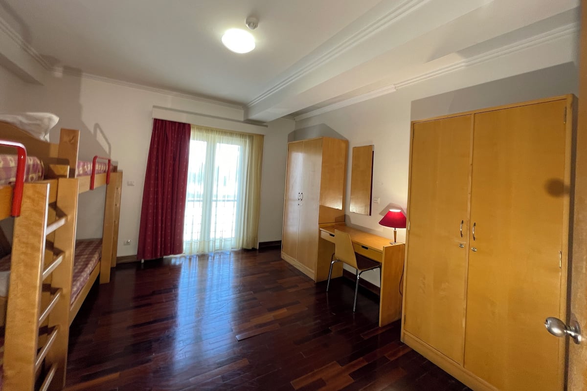 Vierbettzimmer, Nur Frauen, Gemeinschaftsbad | Schallisolierte Zimmer, kostenloses WLAN, Bettwäsche, Rollstuhlgeeignet