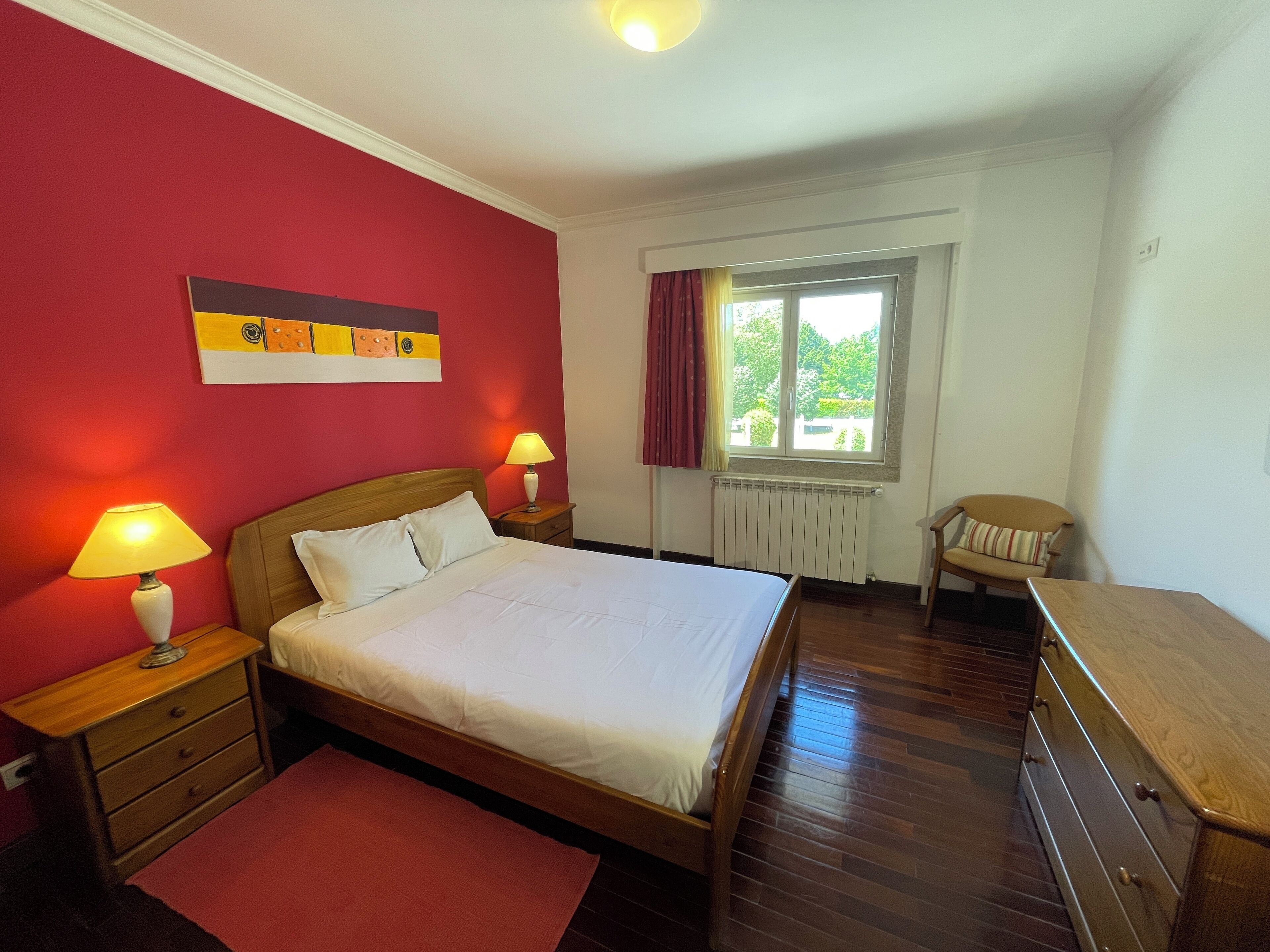 Doppelzimmer, eigenes Bad | Schallisolierte Zimmer, kostenloses WLAN, Bettwäsche, Rollstuhlgeeignet