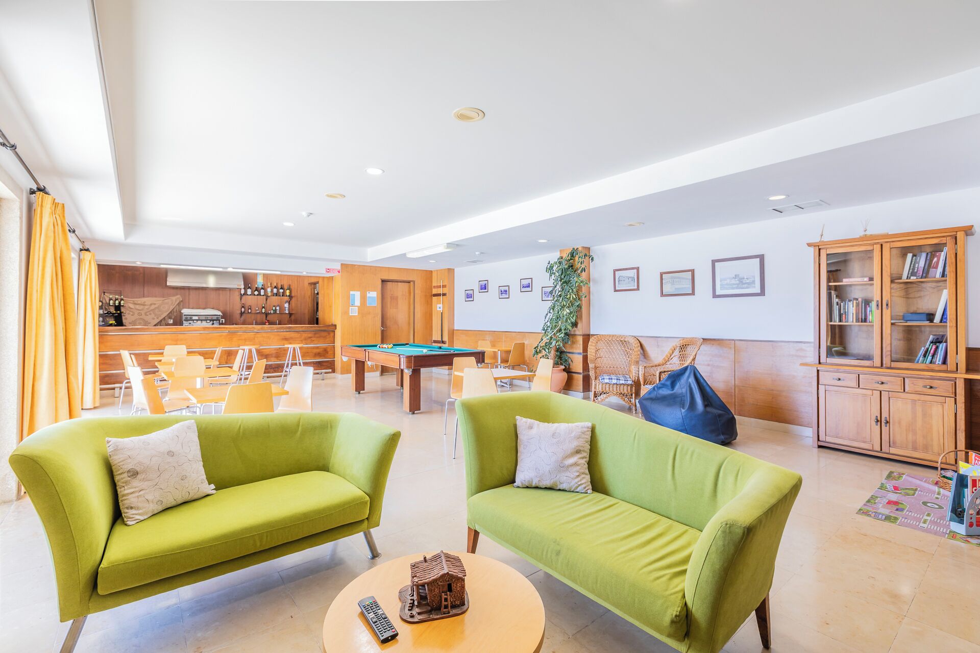 ฝ่ายต้อนรับ