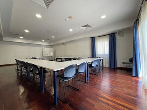 Lobby sitting area - HI Braganca - Pousada de Juventude - Hostel (Braganca)
